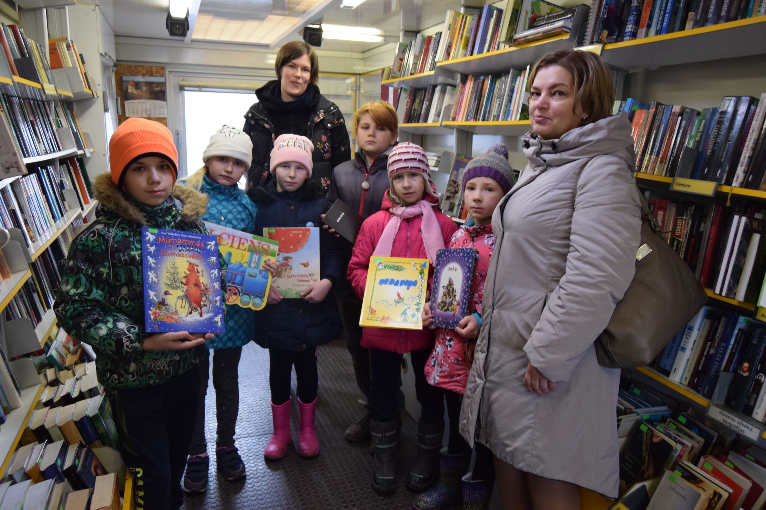 Jaunā Paaudze Iepazīst Bibliobusu
