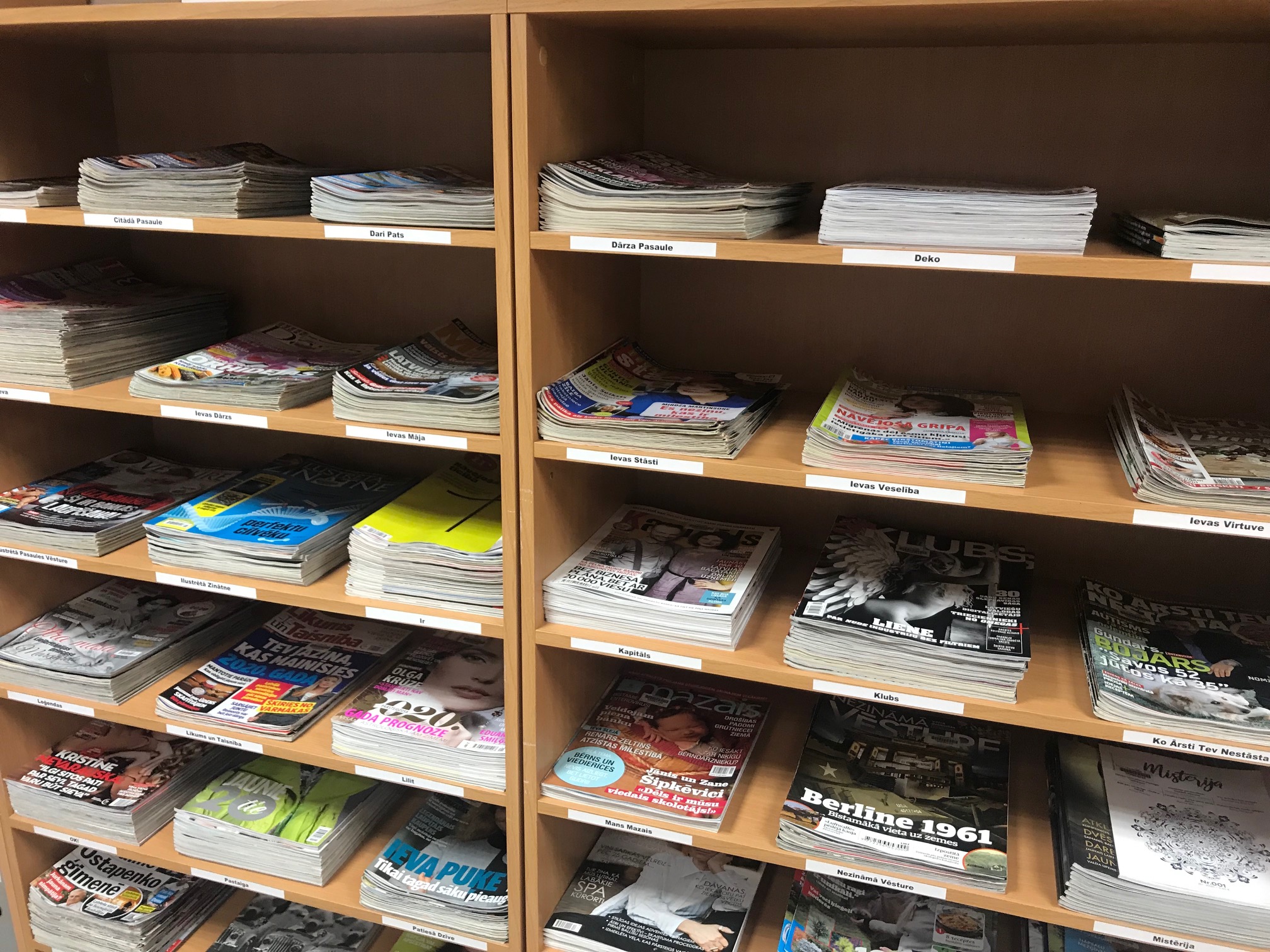 2020.gadā Ogres Centrālajā Bibliotēkā Pieejams Plašs Periodisko Izdevumu Klāsts